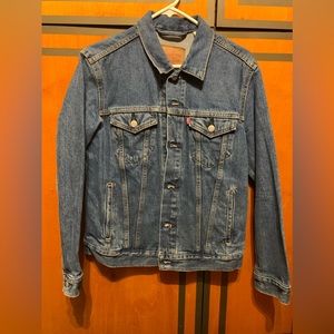 Levi’s size Medium